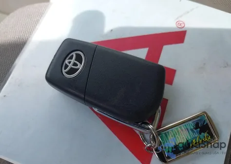 2021 Toyota Corolla Le from USA, damaged, VIN JTDEPMAE9MJ135190